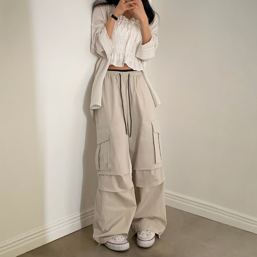 Контрастные широкие карго-брюки со шнурком и вставками