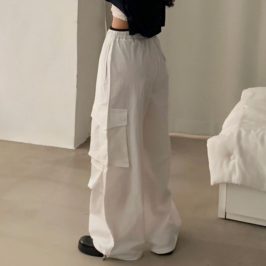 Контрастные широкие карго-брюки со шнурком и вставками