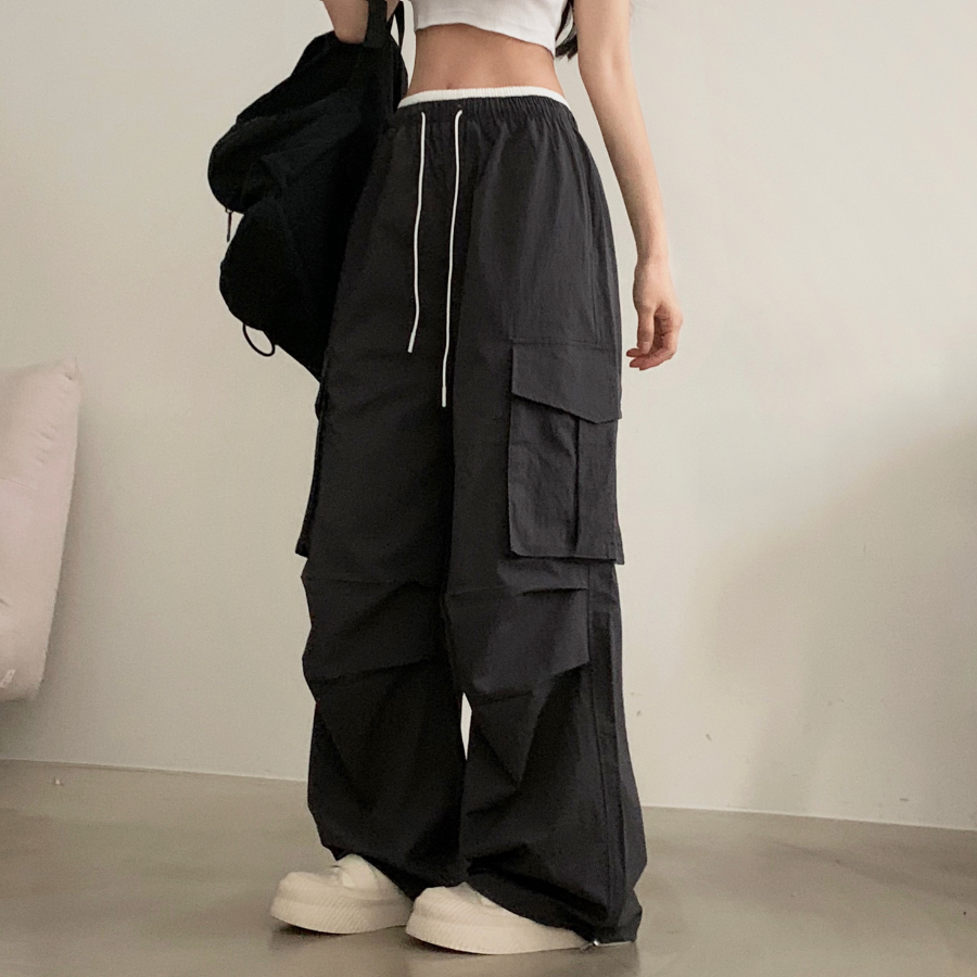 Контрастные широкие карго-брюки со шнурком и вставками