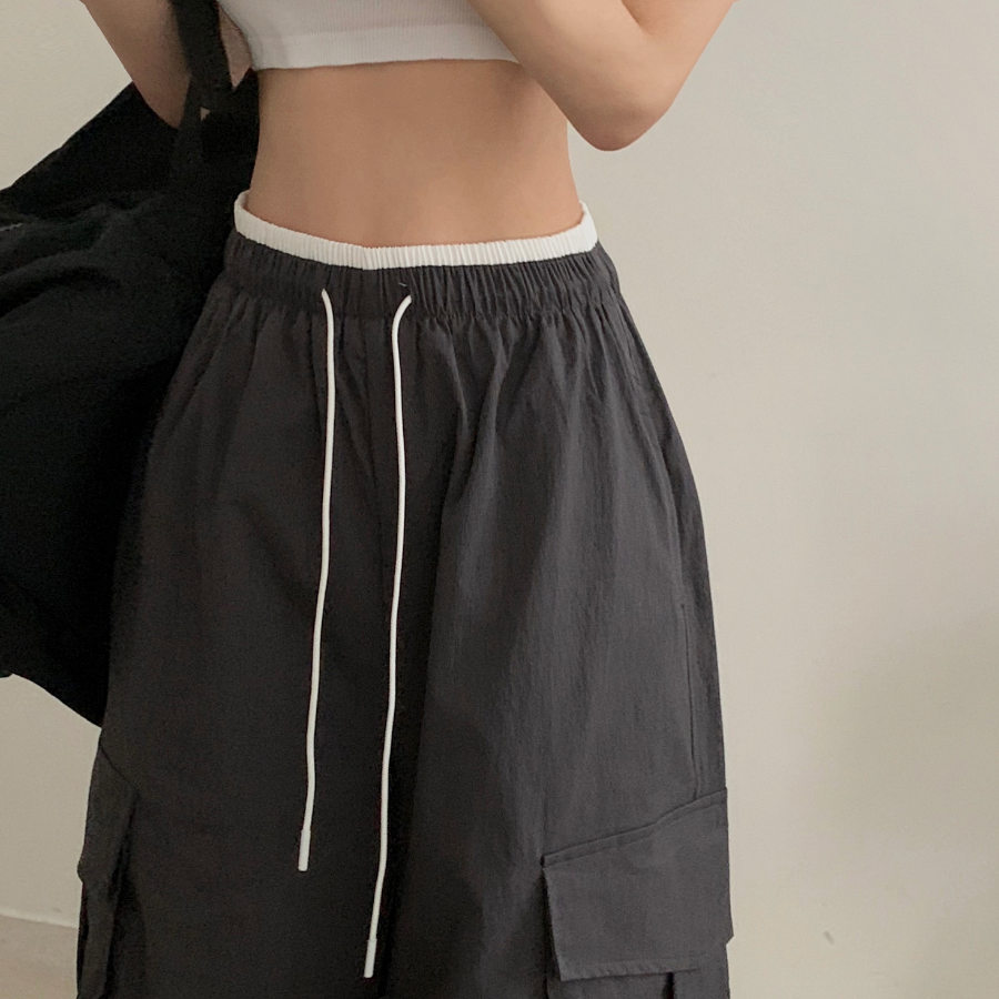 Контрастные широкие карго-брюки со шнурком и вставками