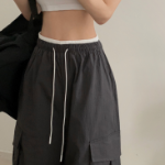 Контрастные широкие карго-брюки со шнурком и вставками