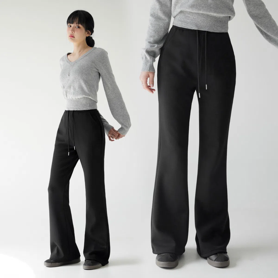 Свободные удлинённые трикотажные брюки с клёшем