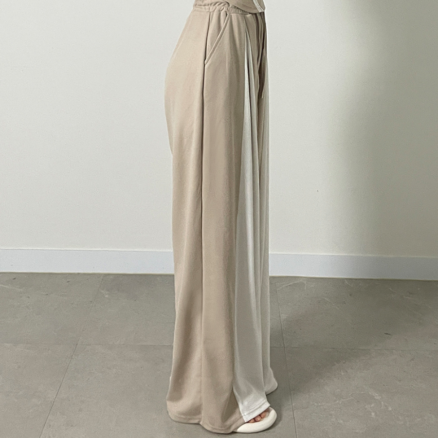 Широкие трикотажные брюки с контрастными вставками и защипами