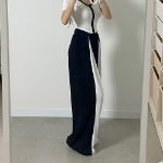 Широкие трикотажные брюки с контрастными вставками и защипами