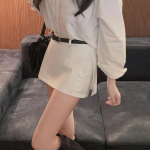 Мини-юбка-шорты с разрезом и ремнём в комплекте