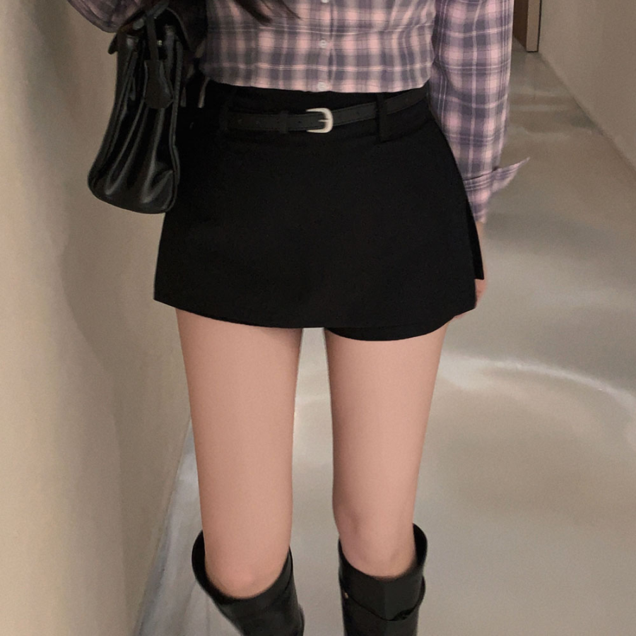 Мини-юбка-шорты с разрезом и ремнём в комплекте