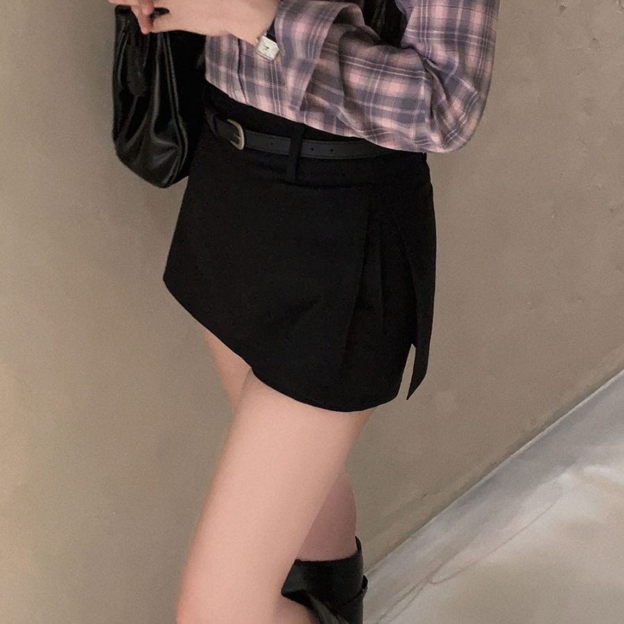 Мини-юбка-шорты с разрезом и ремнём в комплекте