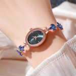 Karin Slide Women’s Wristwatch (Blue) — женские наручные часы с металлическим браслетом и элегантным синим циферблатом