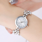 Daisy Slide Women’s Wristwatch (Silver) — изящные женские часы в универсальном серебристом оттенке для стильного повседневного образа