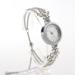 Daisy Slide Women’s Wristwatch (Silver) — изящные женские часы в универсальном серебристом оттенке для стильного повседневного образа