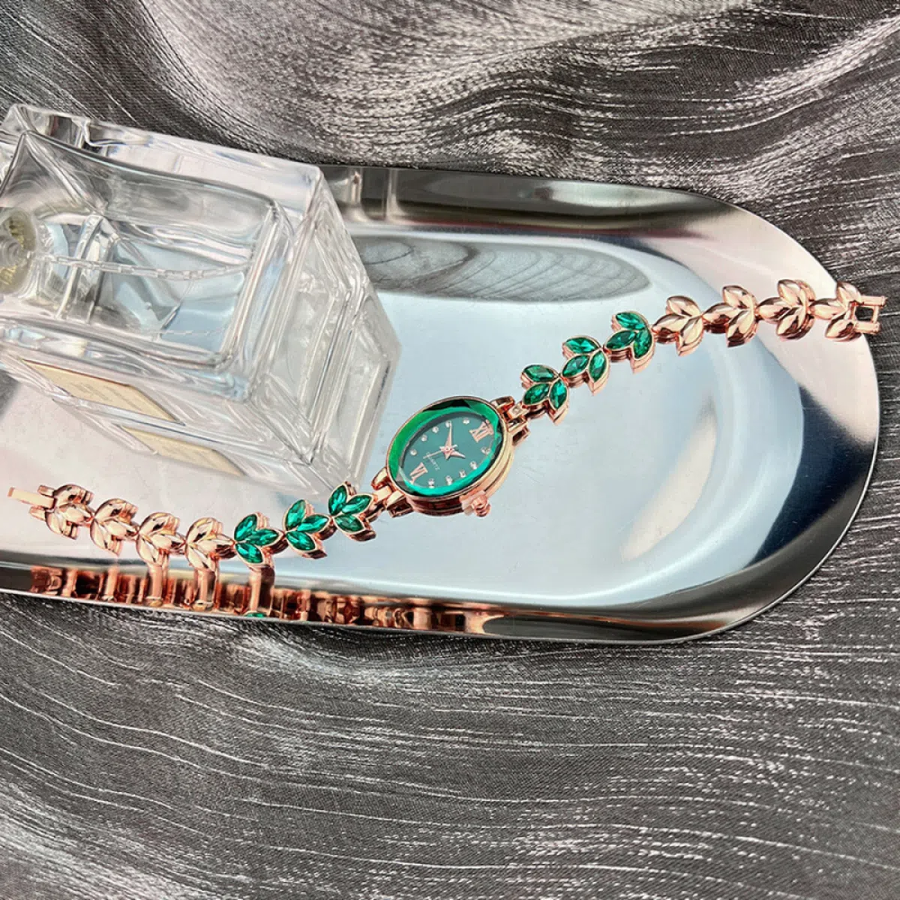 Lilia Women’s Wristwatch (Green) — женские наручные часы с изумрудным циферблатом и изысканным металлическим браслетом