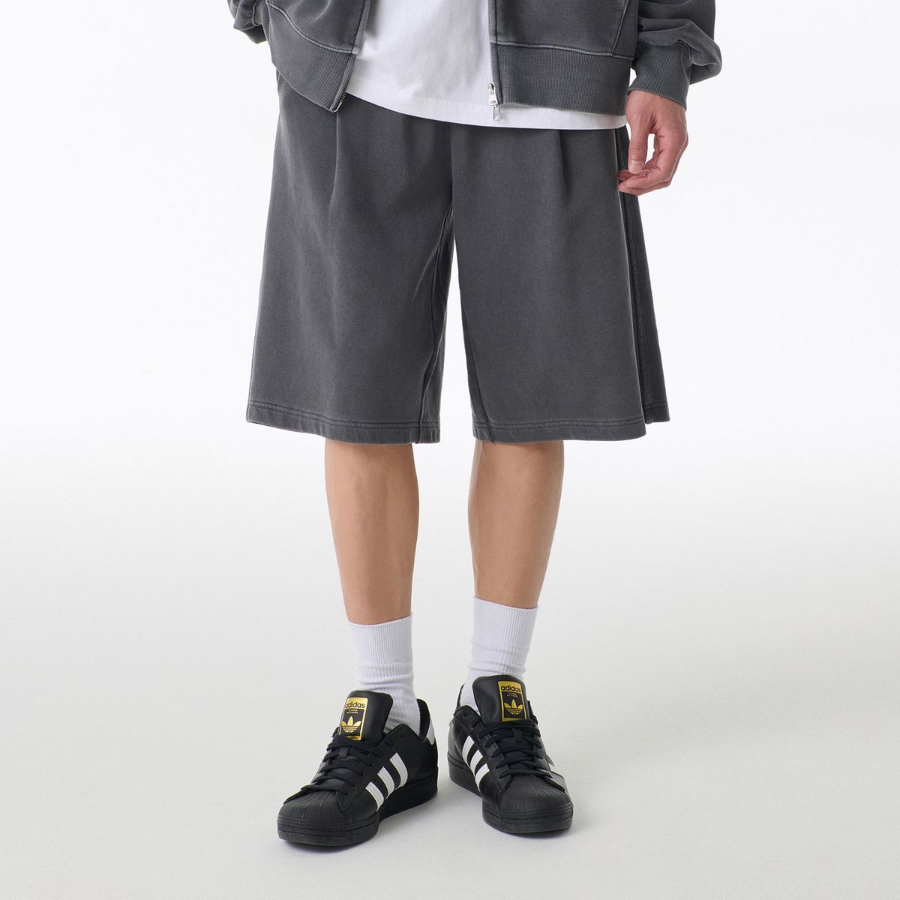 Pigment One-Tuck Bermuda Sweat Pants [Charcoal Gray]