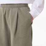 Pigment One-Tuck Bermuda Sweat Pants [Khaki]