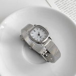 Simple Metal Silver Women’s Wristwatch — женские наручные часы в минималистичном стиле с серебристым металлическим браслетом