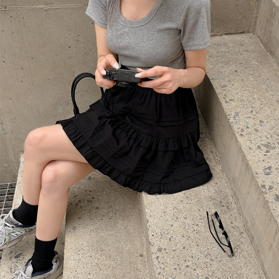 Мини-юбка с воланами и встроенными шортами