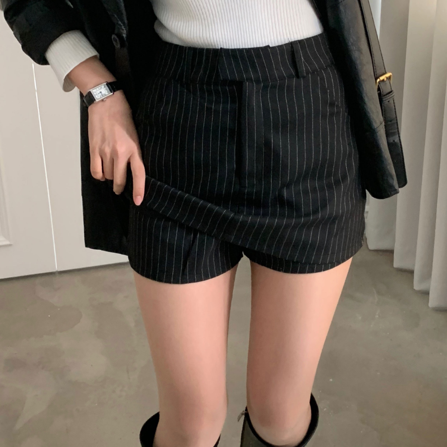 Мини-юбка-шорты в полоску с эластичным поясом