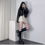 Мини-юбка с кружевной отделкой и встроенными шортами