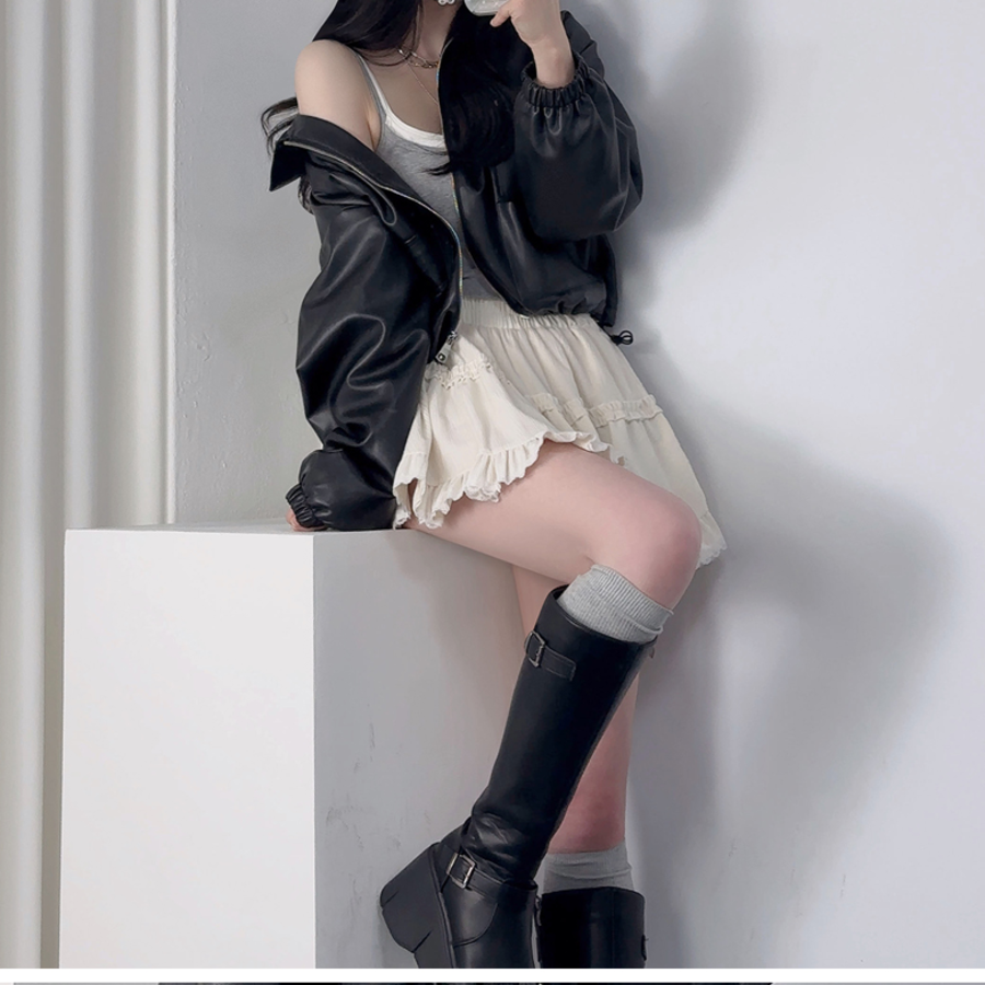 Мини-юбка с кружевной отделкой и встроенными шортами