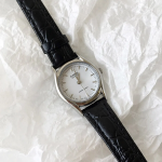 Casio Black Leather Wristwatch — классические женские часы с чёрным кожаным ремешком