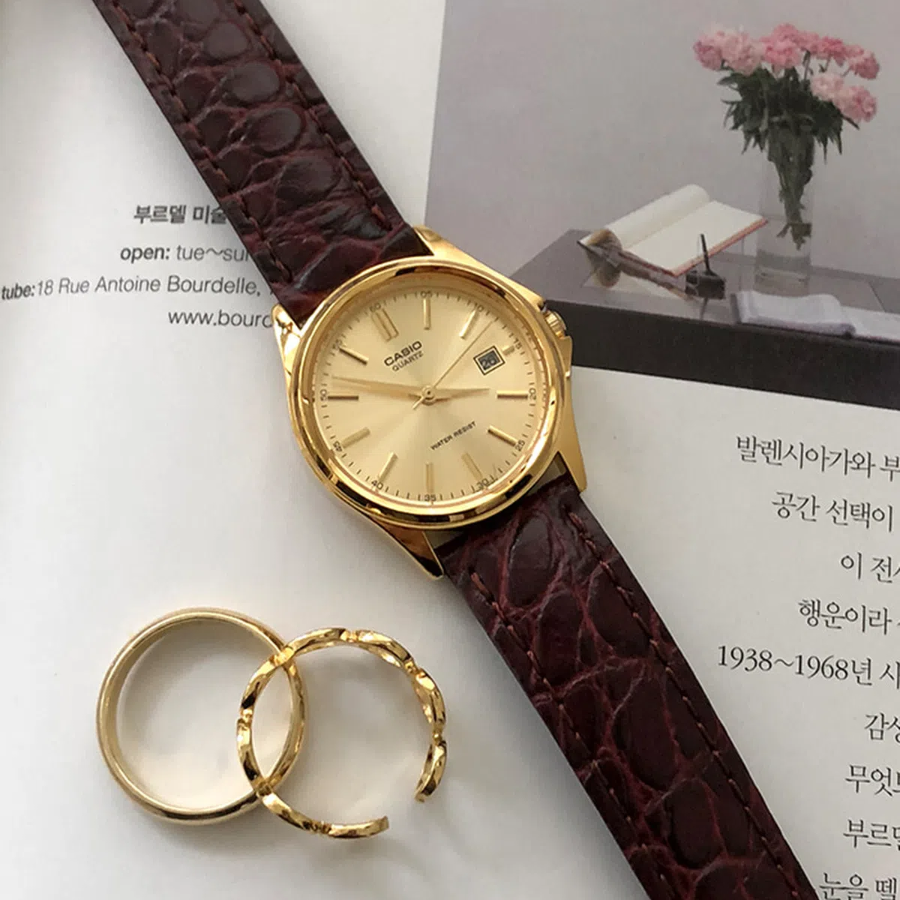 Casio Wine Watch — женские часы Casio с винным циферблатом и классическим дизайном