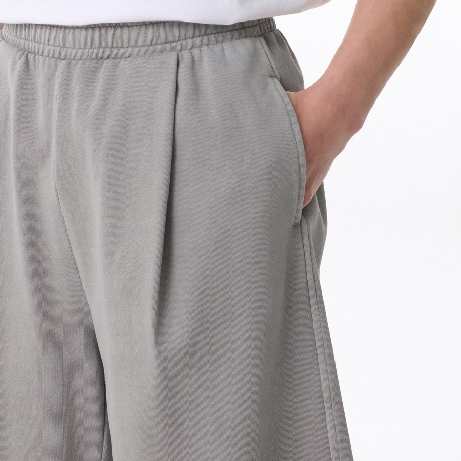 Pigment One-Tuck Bermuda Sweat Pants [Gray]