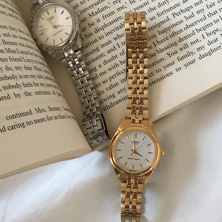 Mob Chain Watch — женские часы с элегантным цепочным браслетом в современном исполнении