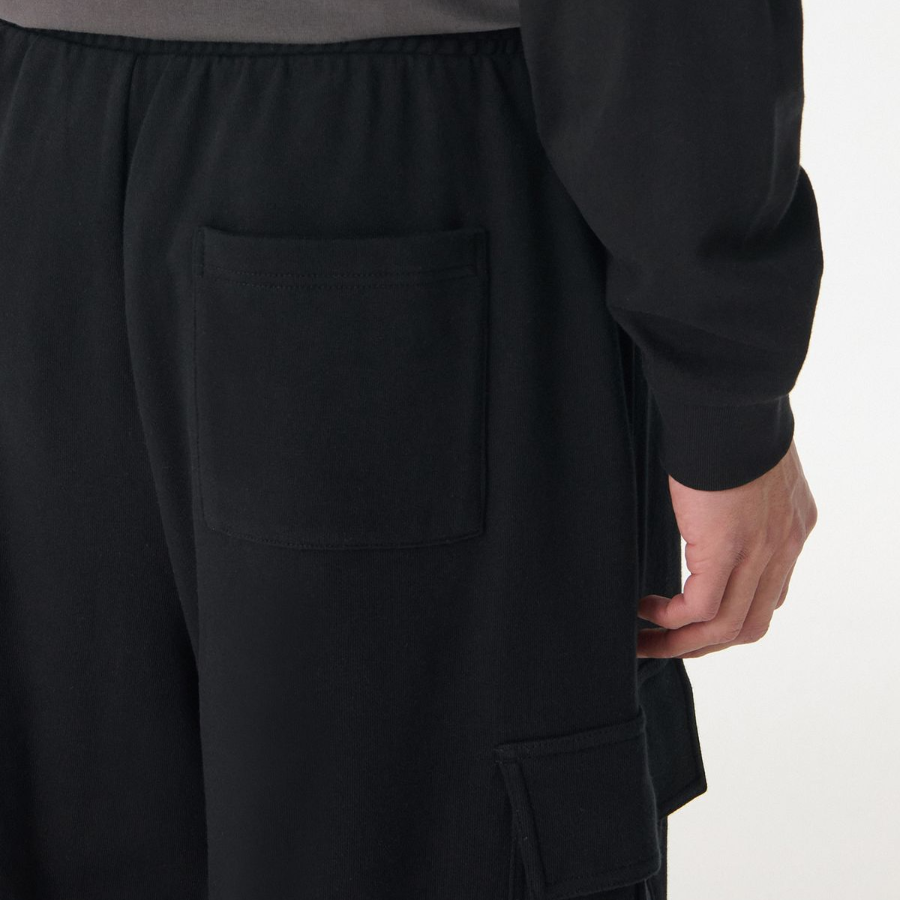 One-Tuck Cargo Bermuda Sweat Pants [Black]