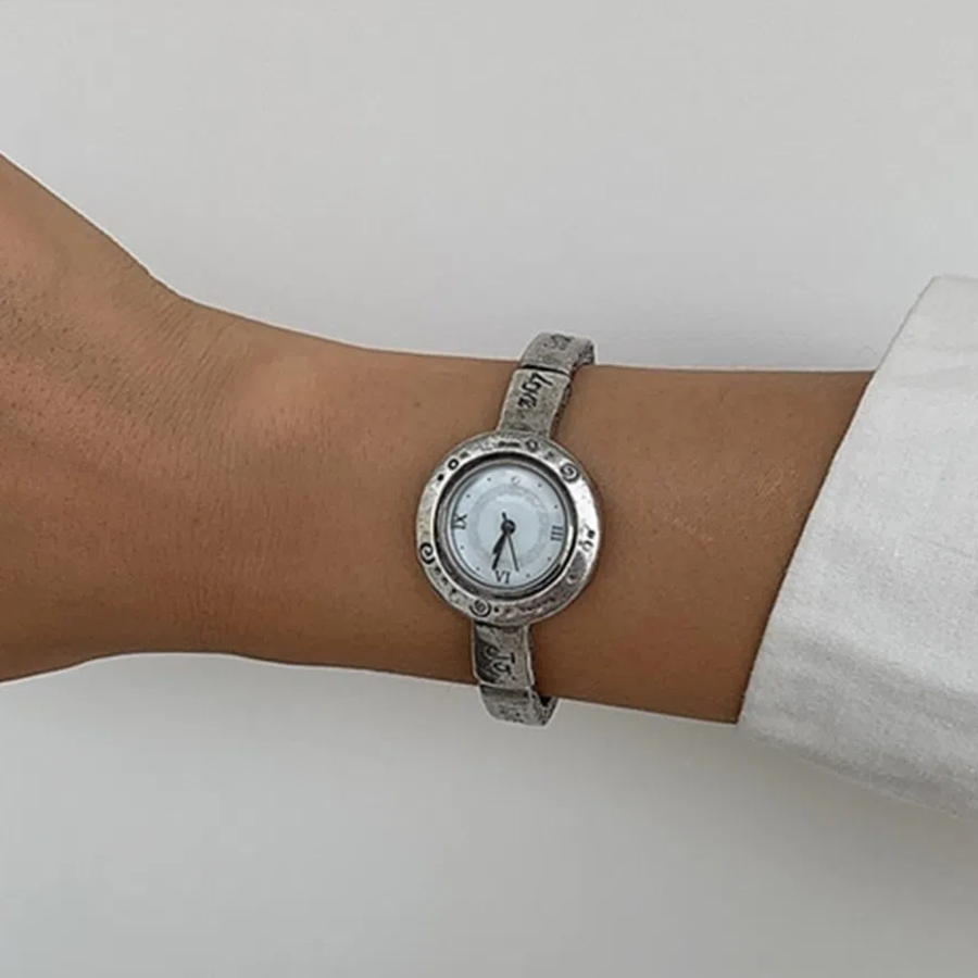 Vintage Bold Metal Band Women’s Bracelet Watch — женские наручные часы с необычным винтажным дизайном и широким металлическим браслетом