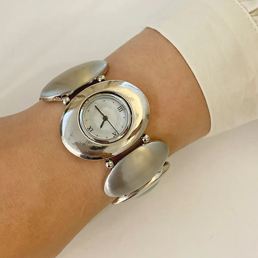 Roa Mint Oval Silver Bracelet Watch — женские наручные часы с мятным овальным циферблатом и серебристым браслетом