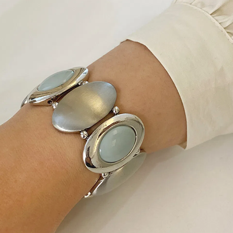 Roa Mint Oval Silver Bracelet Watch — женские наручные часы с мятным овальным циферблатом и серебристым браслетом