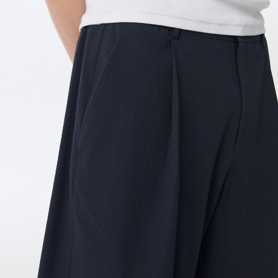 Seersucker One-Tuck Wide Banding Shorts [Navy]
