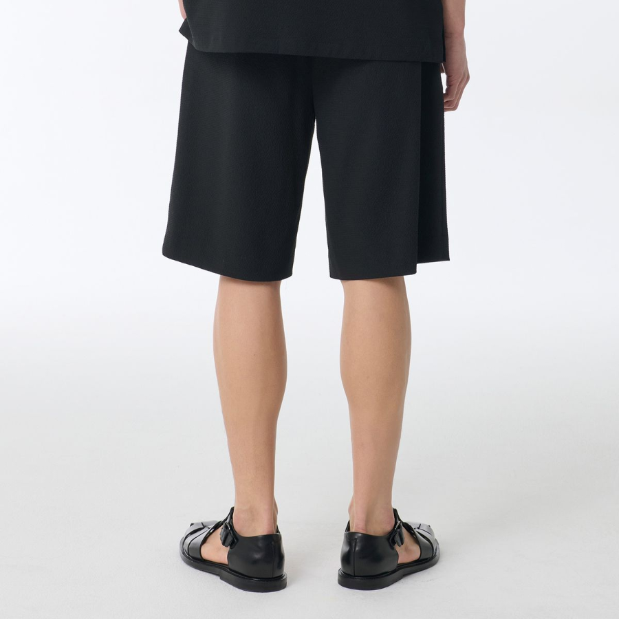 Seersucker One-Tuck Wide Banding Shorts [Black]