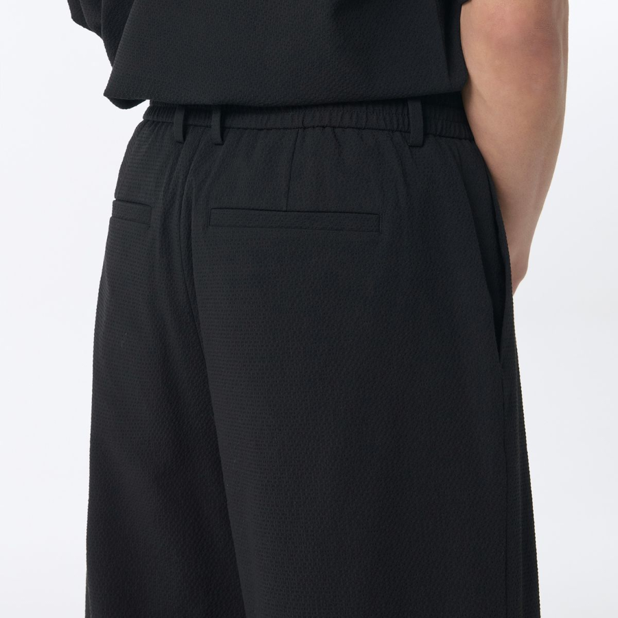 Seersucker One-Tuck Wide Banding Shorts [Black]