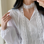 Lace Muffler, Lace Choker, Lace Tie Layered Spring Look — кружевной шарф, чокер и шнур для многослойного весеннего образа