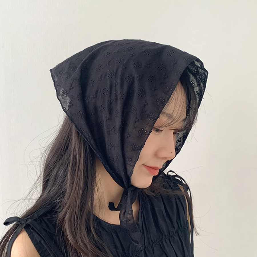 Punching Flower Embroidered Cotton Head Scarf — хлопковый платок с вышивкой и перфорацией в цветочный узор