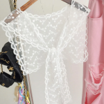 Fring Wavy Line See-Through Lace Embroidered Shawl — полупрозрачная шаль-накидка с волнистым краем и кружевной вышивкой