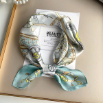 Lousang Victoria Royal Mint Scarf — мятный квадратный шарф в королевском стиле для межсезонья