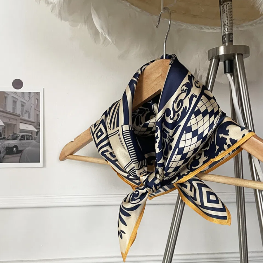 Silk 100% Blue Royal Mini Scarf — шёлковый синий мини-платок для элегантных образов