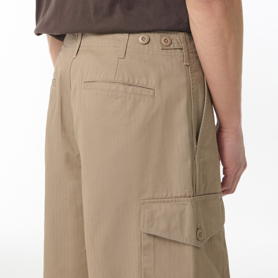 Cotton Herringbone Cargo Shorts [Beige]