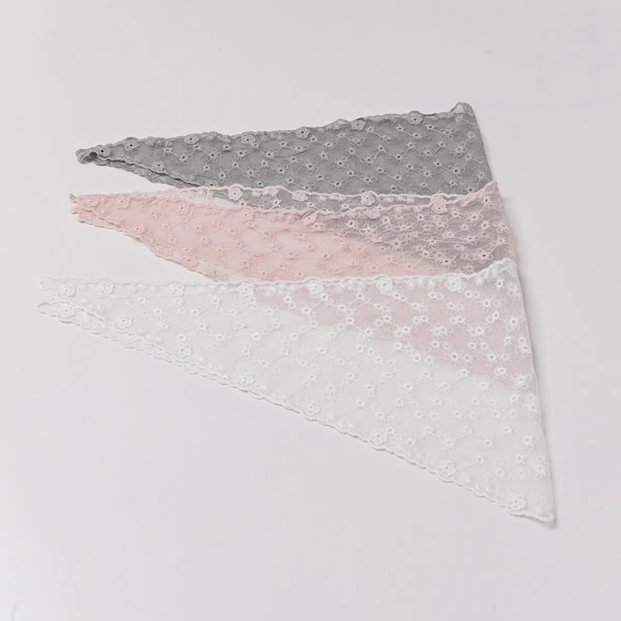 Mini Floral Lace Triangle Scarf — миниатюрный треугольный кружевной шарф с цветочным узором