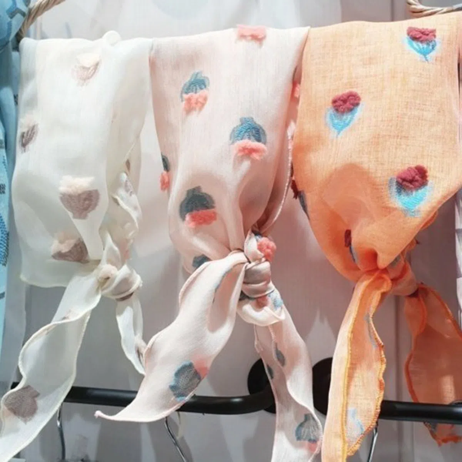 Linen Floral Embroidery Mini Scarf — женский льняной мини-скарф с цветочной вышивкой