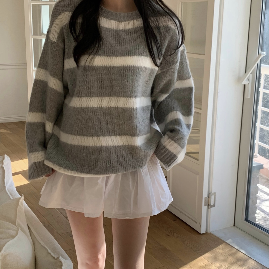 Мини-юбка с кружевом и расклешённым силуэтом