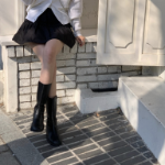 Мини-юбка с кружевом и расклешённым силуэтом