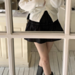 Мини-юбка с кружевом и расклешённым силуэтом