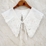 Cotton 100 Honeybee Punching Neck Cape — хлопковый воротник с пунчингом в стиле «медоносная пчела», фейк-воротник