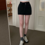 Асимметричная джинсовая мини-юбка с косым кроем