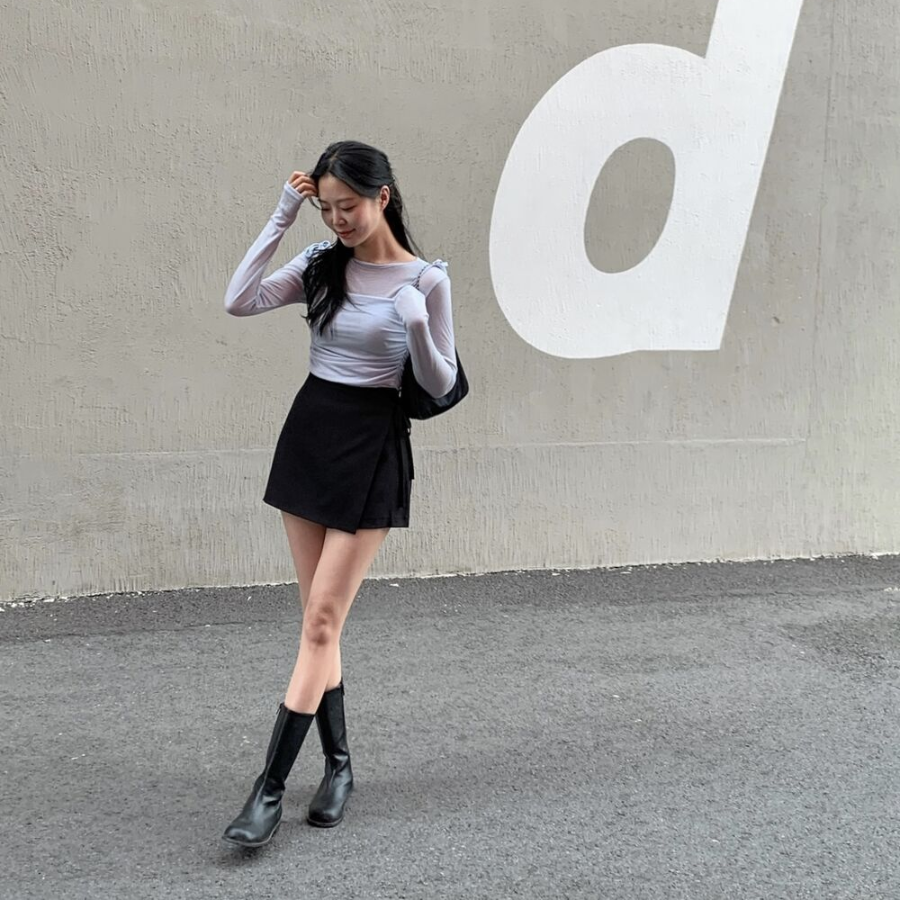 Мини-юбка с запахом и бантом