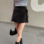 Мини-юбка с запахом и бантом