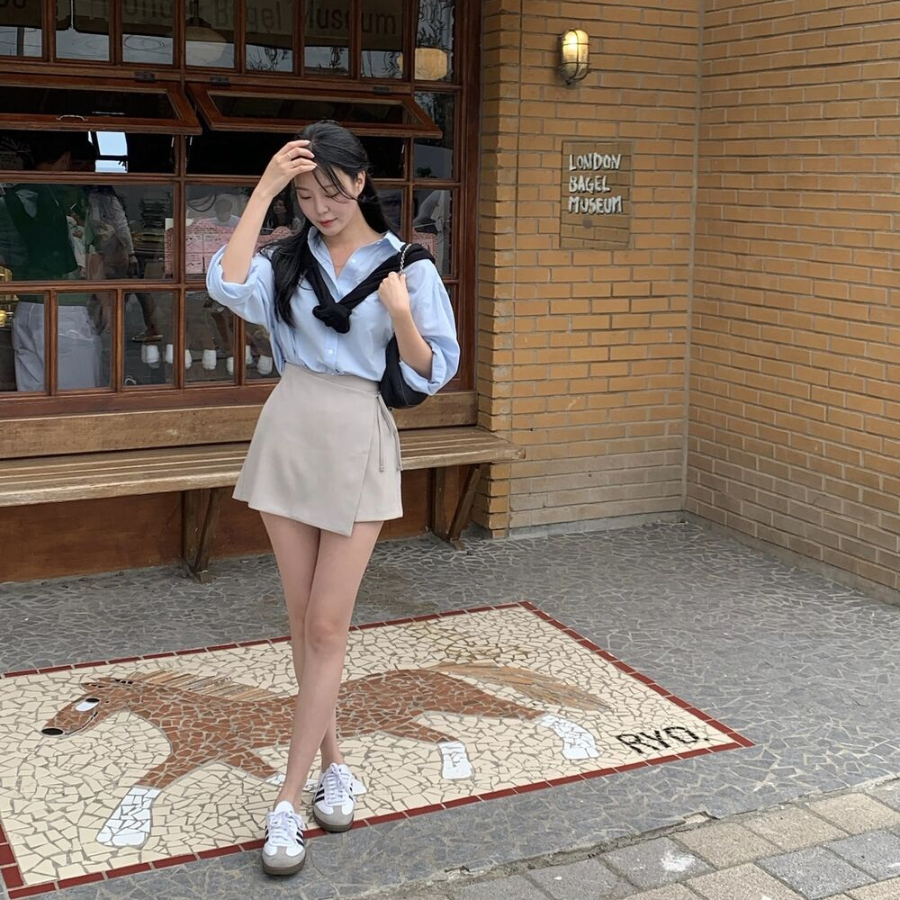 Мини-юбка с запахом и бантом