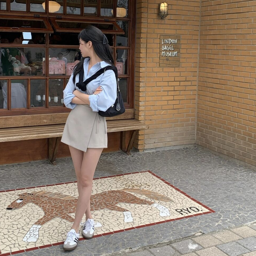 Мини-юбка с запахом и бантом